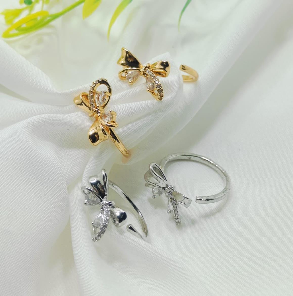 Adjustable size bow rings